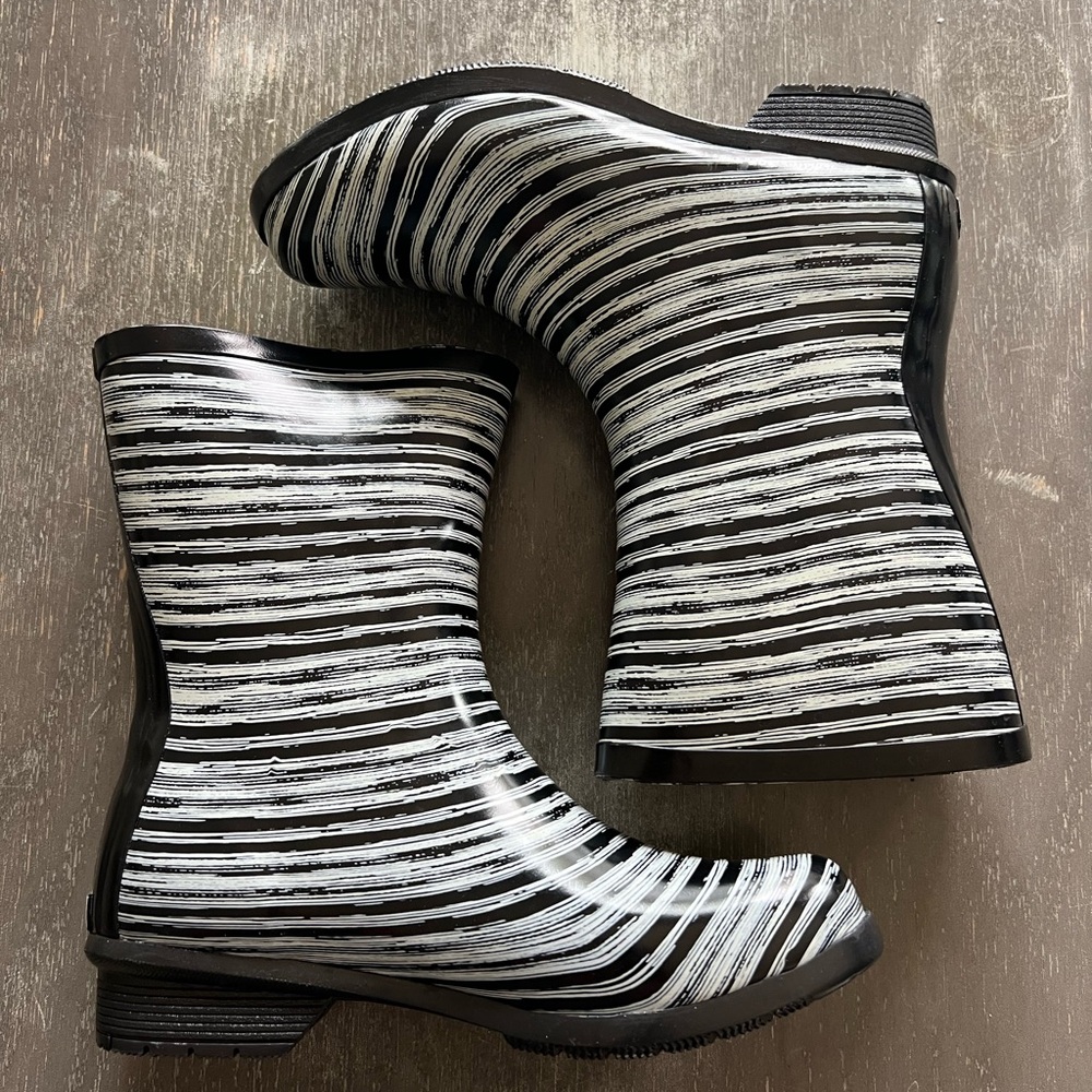 Chooka Gloss Drybrush Mid Height Rain Boots Black/White Woman Size 7